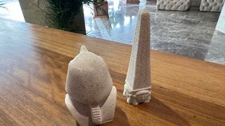 Figuras Egipcias: Faraón y Obelisco