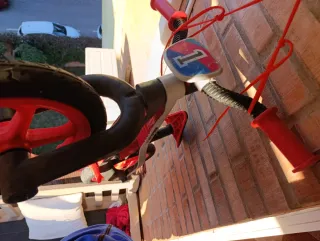 Bicicleta sin pedales BMX roja