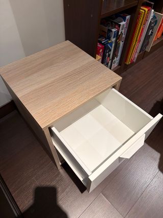 Mesita de noche IKEA