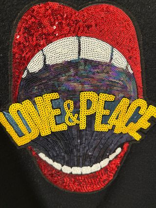 Jersey Negro con Estampado Boca y Lentejuelas