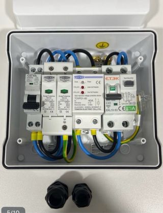 Cuadro protecciones para cargador coche eléctrico