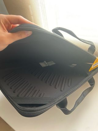 Funda portátil Zagg negra