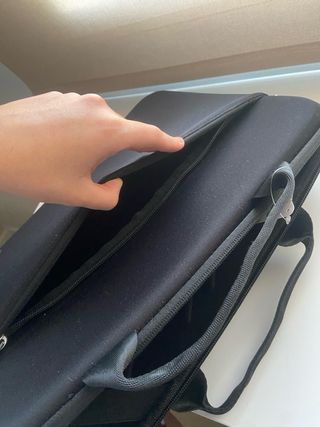 Funda portátil Zagg negra