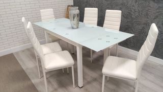 Mesa extensible + 6 sillas blancas