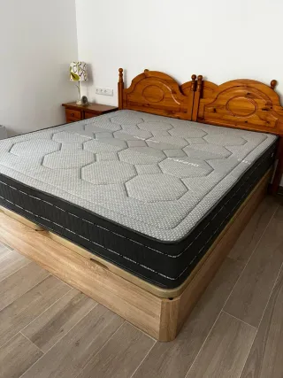 Canapé de madera y tela