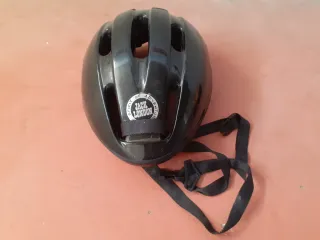Casco de bici negro