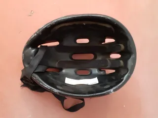 Casco de bici negro