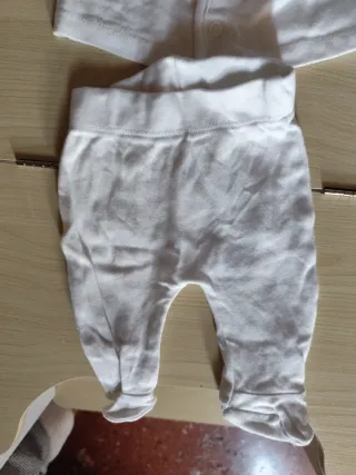 Conjunto bebé 0-1 mes: polaina y camiseta