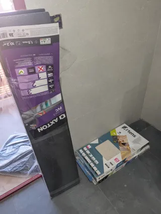 Suelo vinílico SPC click Artens Kilkenny y base