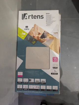 Suelo vinílico SPC click Artens Kilkenny y base