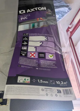 Suelo vinílico SPC click Artens Kilkenny y base