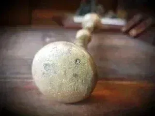 Antiguo mazo o mano de almirez bronce dos cabezas