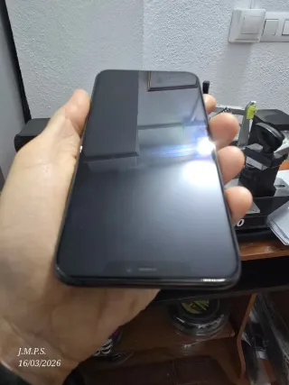 iPhone 11 Pro Max 64GB Gris + Accesorios