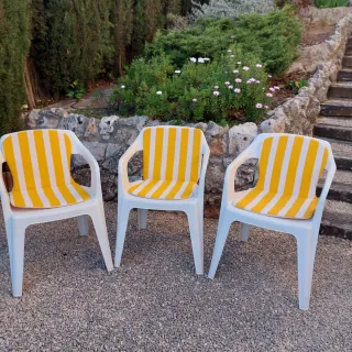 3 Sillas de Jardín Blancas con Cojines