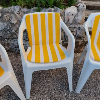 3 Sillas de Jardín Blancas con Cojines