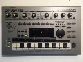 Roland MC-303 Groovebox Sintetizador