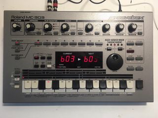 Roland MC-303 Groovebox Sintetizador