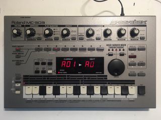 Roland MC-303 Groovebox Sintetizador