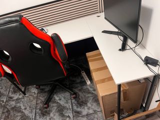 Escritorio blanco y negro