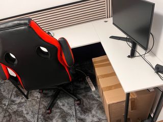 Escritorio blanco y negro