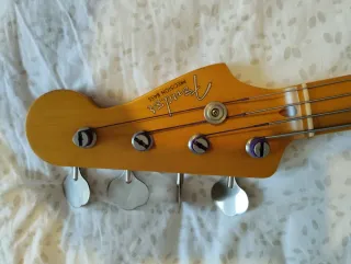 Bajo Fender Precision