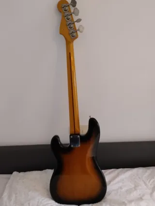 Bajo Fender Precision