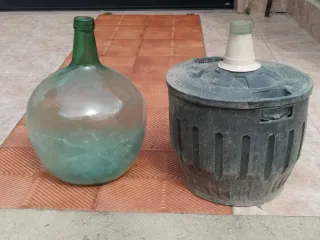 Antiguas garrafas damajuanas