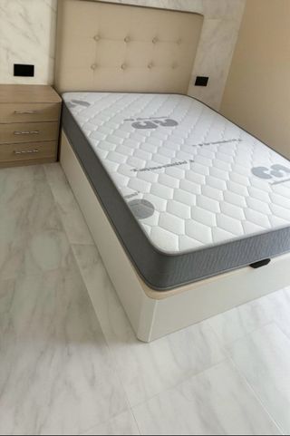 Liquidación canapés y colchones armarios y sofas?