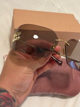 Gafas de sol Miu Miu marrones y doradas
