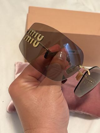 Gafas de sol Miu Miu marrones y doradas