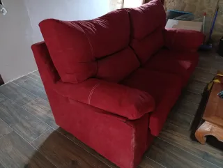 Sofá de 3 plazas color burdeos