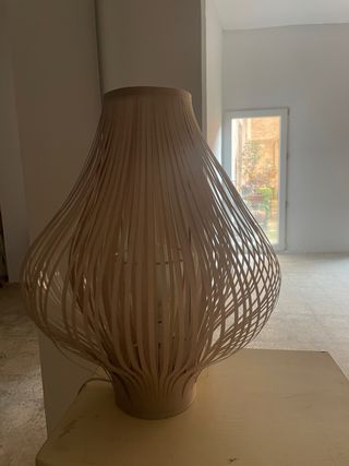 Lámpara de mesa tela con estructura metálica