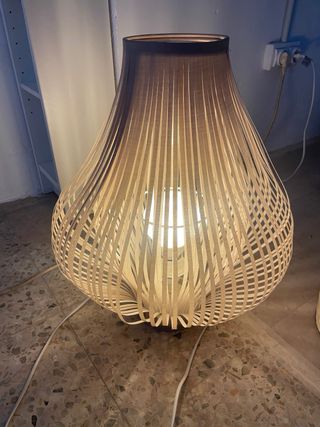 Lámpara de mesa tela con estructura metálica