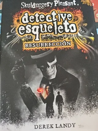 Detective esqueleto: Resurrección