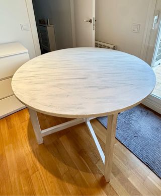 Mesa redonda de madera