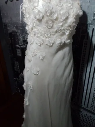 Abito da sposa bianco con fiori