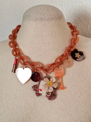Collar estilo Chanel charms resina
