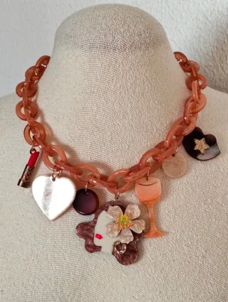 Collar estilo Chanel charms resina