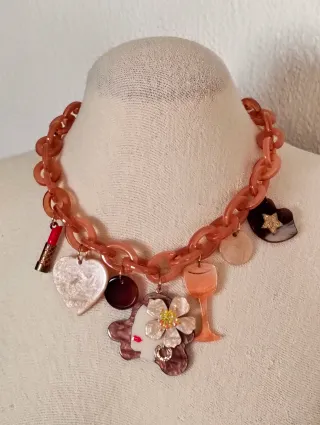 Collar estilo Chanel charms resina