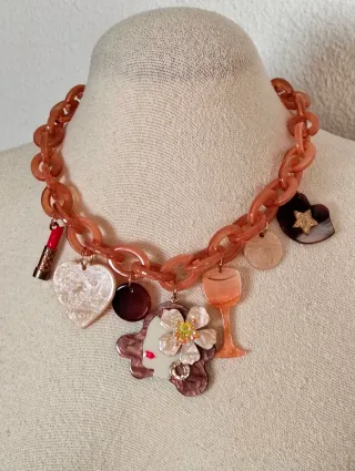 Collar estilo Chanel charms resina