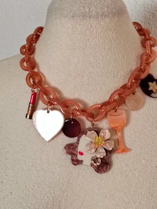 Collar estilo Chanel charms resina