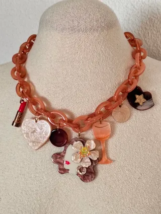 Collar estilo Chanel charms resina