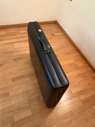 Camilla de masaje plegable Color negro.