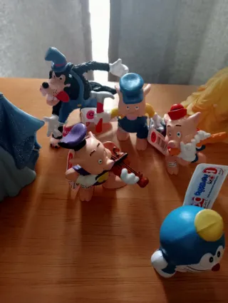 Lote Figuras: Cerditos, Cenicienta, Doraemon, Bell