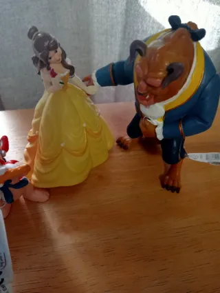 Lote Figuras: Cerditos, Cenicienta, Doraemon, Bell