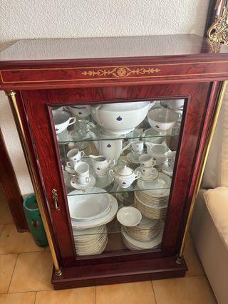 Mueble isabelino +Vajilla George V con filo dorado