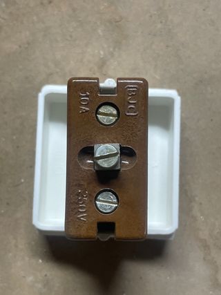 Lote de 8 Enchufes BJC Linial