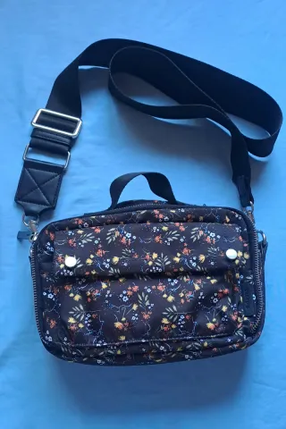 Bolso Parfois floral negro multicolor