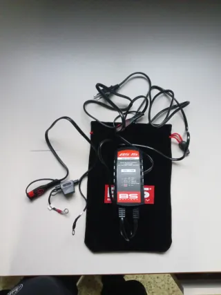 Cargador y mantenedor Batería Moto