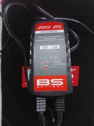 Cargador y mantenedor Batería Moto
